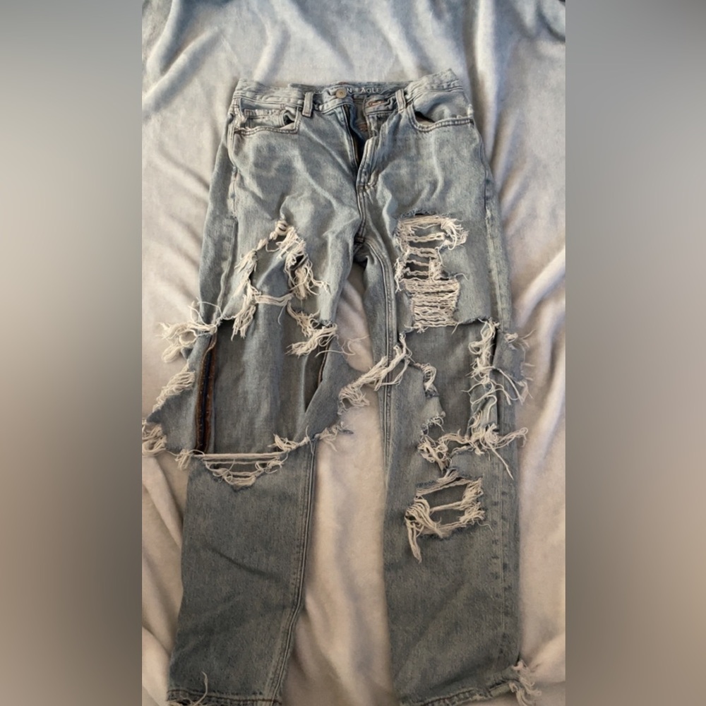WOMANS AMERICAN EAGLE MOM JEAN SIZE 6